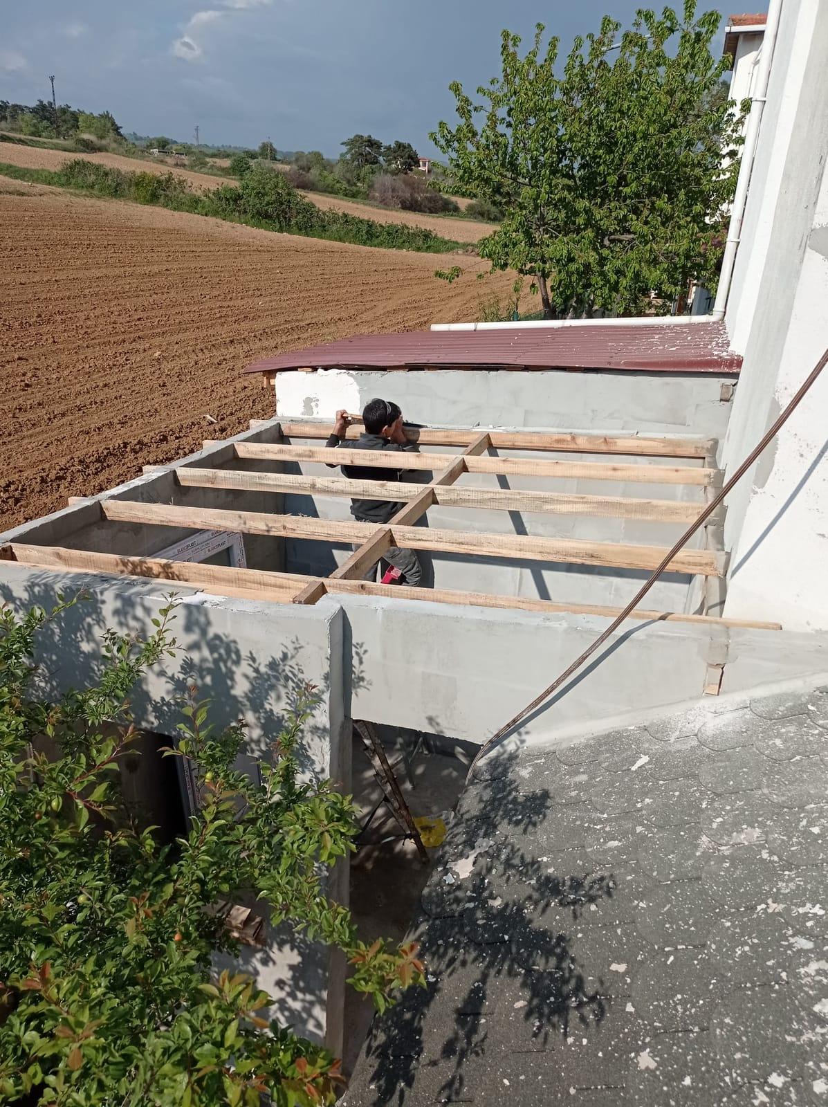 Ek binanın ahşap çatı kirişleri, üstten görünüm